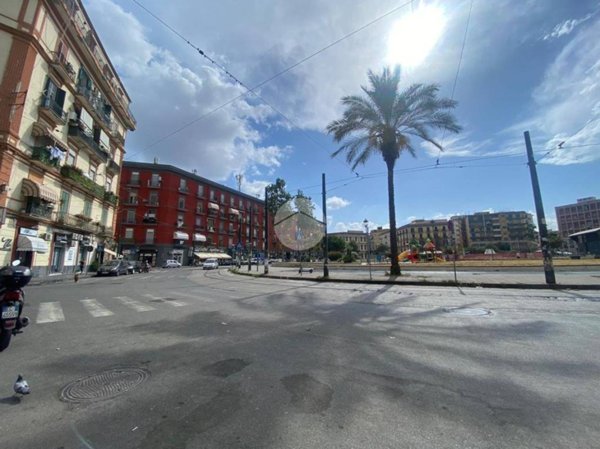 locale commerciale in vendita a Napoli in zona Vicaria