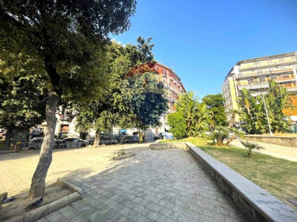 appartamento in vendita a Napoli in zona Chiaia