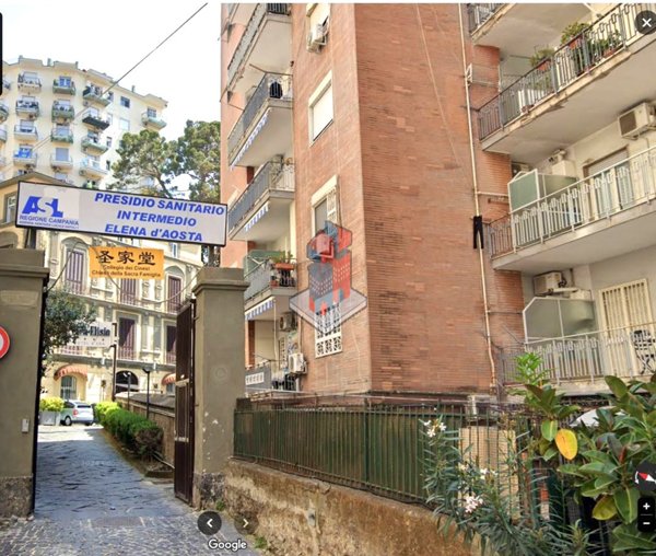 locale commerciale in vendita a Napoli in zona San Carlo all'Arena