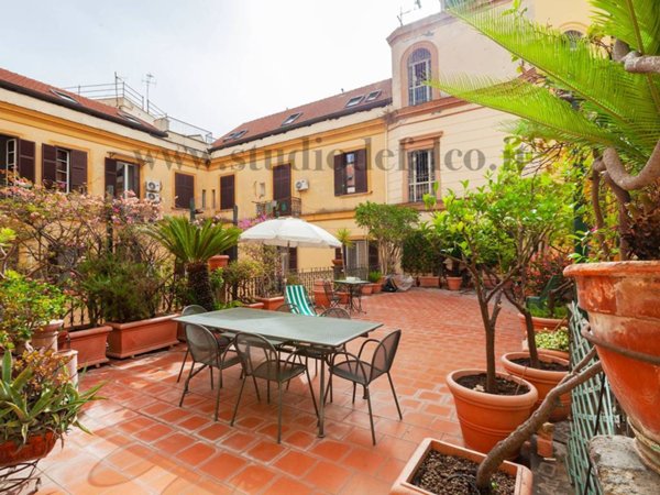 appartamento in vendita a Napoli in zona Stella