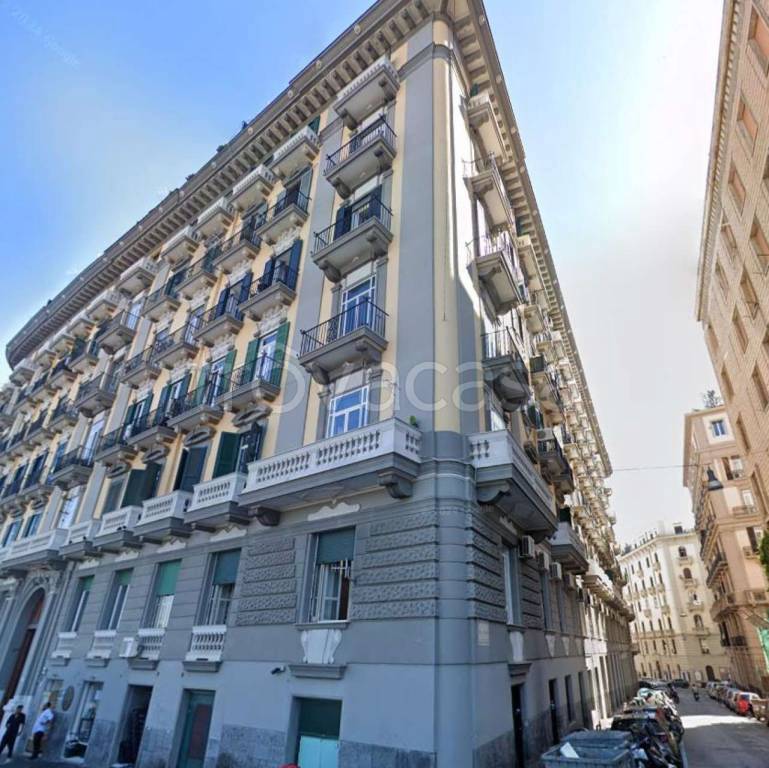 negozio in vendita a Napoli in zona San Ferdinando