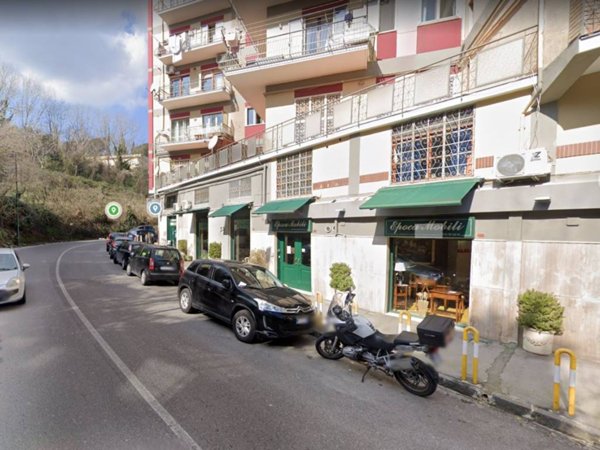 negozio in vendita a Napoli in zona Camaldoli