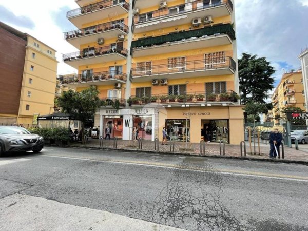 negozio in vendita a Napoli in zona Soccavo