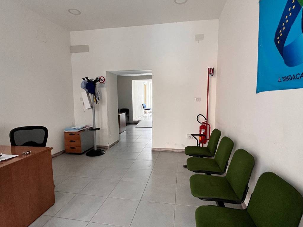 negozio in vendita a Napoli in zona San Giovanni a Teduccio
