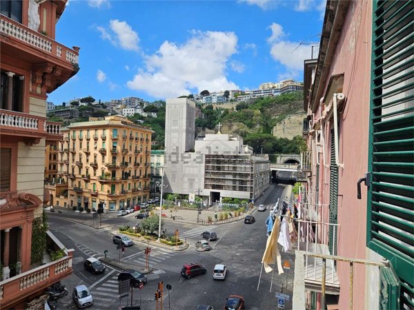 appartamento in vendita a Napoli in zona Chiaia