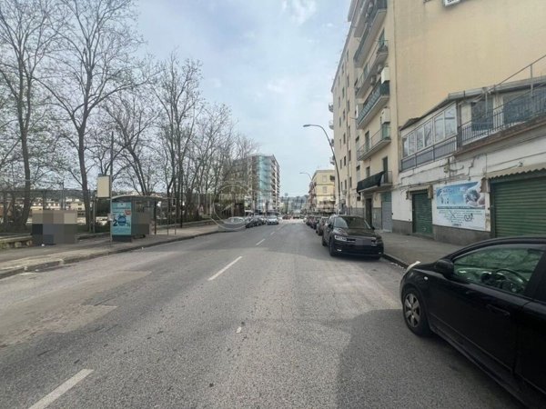 locale commerciale in vendita a Napoli in zona Bagnoli
