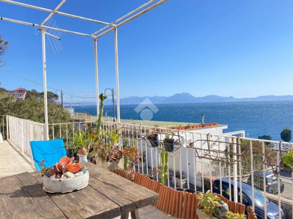 appartamento in vendita a Napoli in zona Posillipo