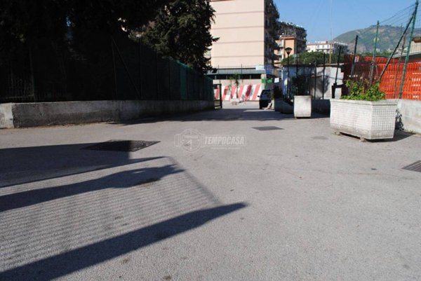 negozio in vendita a Napoli in zona Fuorigrotta