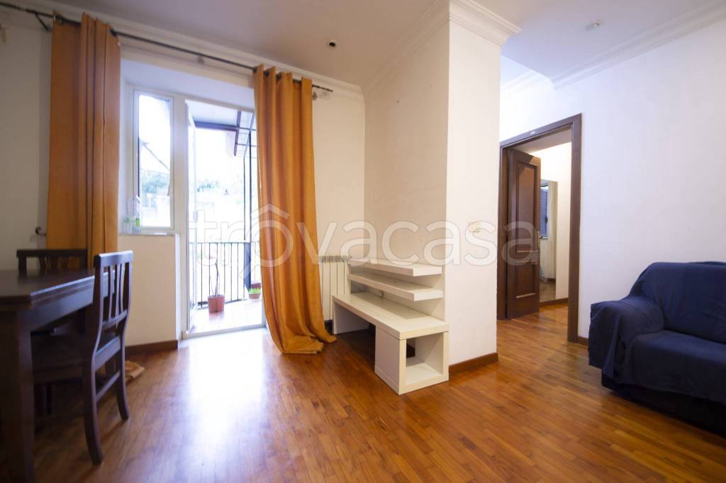 appartamento in vendita a Napoli in zona Chiaia