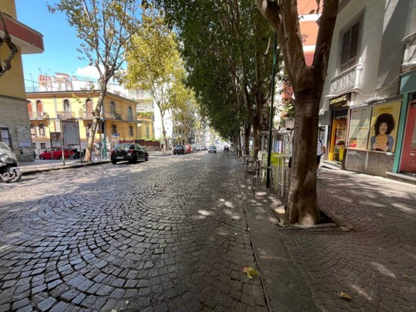 negozio in vendita a Napoli in zona Vomero