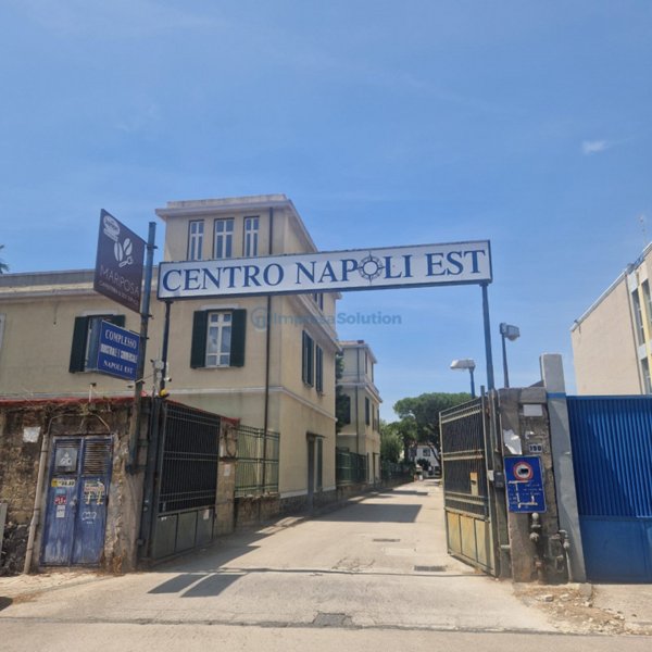 ufficio in vendita a Napoli in zona Zona Industriale-Ferrovia