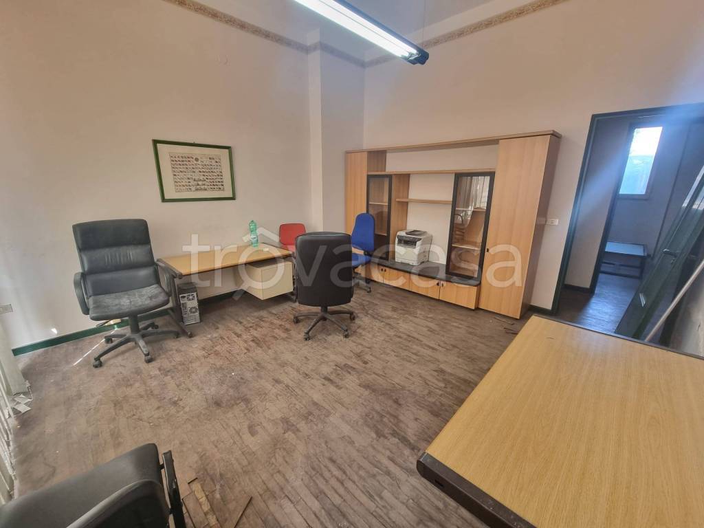 ufficio in vendita a Napoli in zona Soccavo
