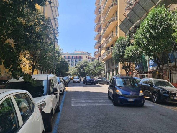 negozio in vendita a Napoli in zona Arenella
