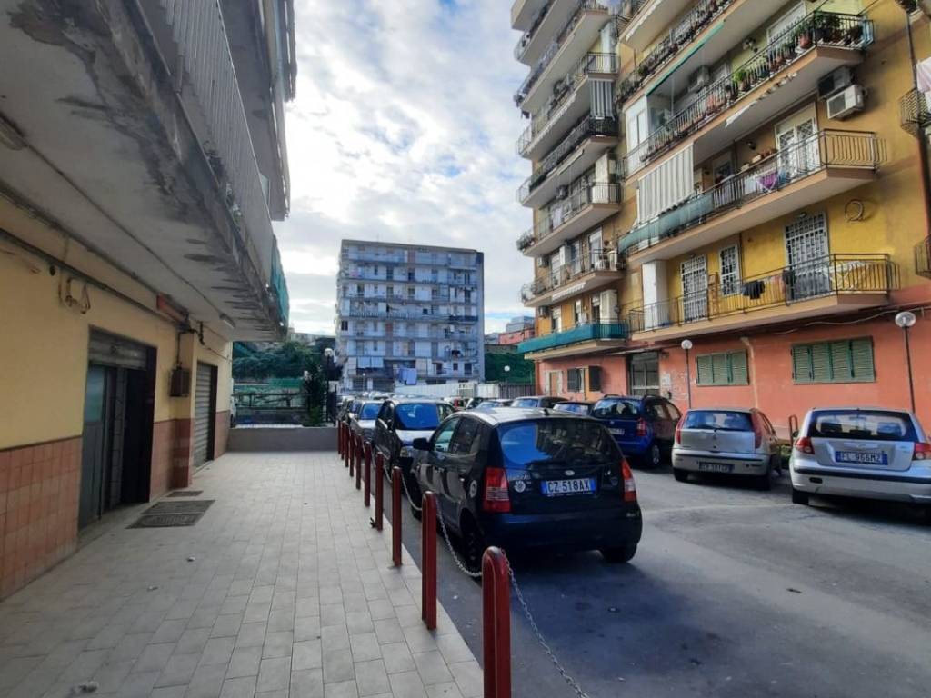 negozio in vendita a Napoli in zona Pianura
