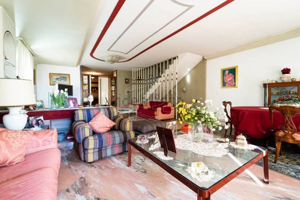 casa indipendente in vendita a Napoli in zona Arenella
