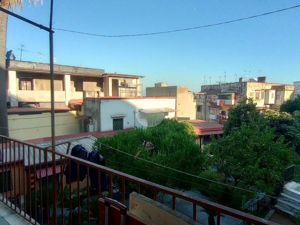appartamento in vendita a Napoli in zona San Carlo all'Arena