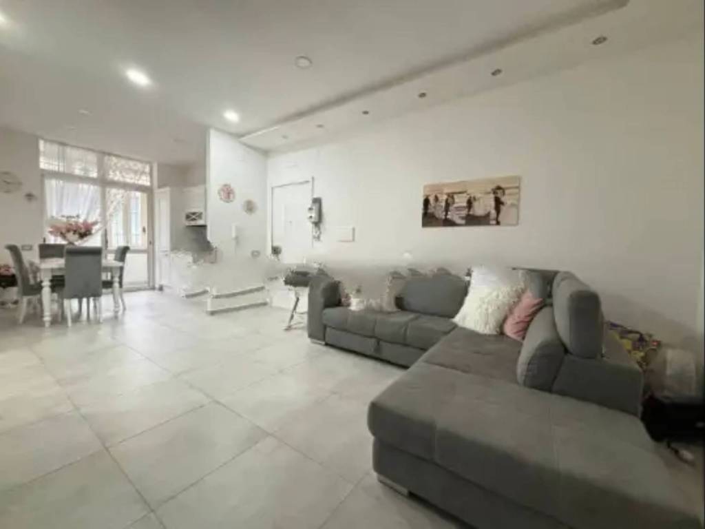 appartamento in vendita a Napoli in zona San Lorenzo