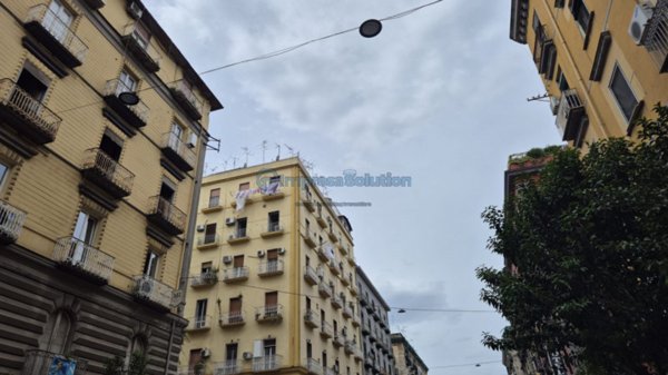 locale commerciale in vendita a Napoli in zona Vicaria