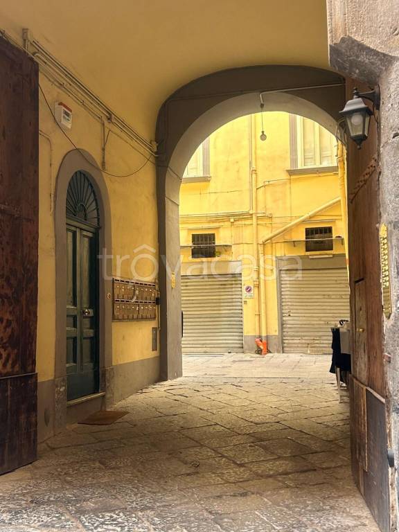 casa semindipendente in vendita a Napoli in zona San Ferdinando