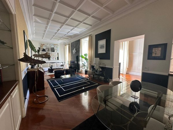 appartamento in vendita a Napoli in zona Chiaia