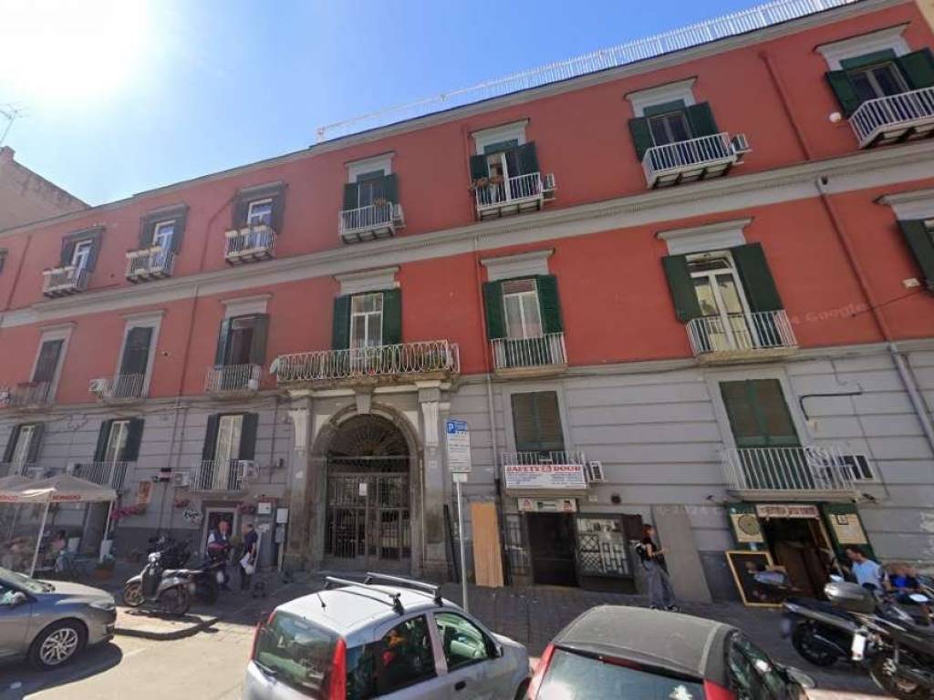 appartamento in vendita a Napoli in zona Chiaia