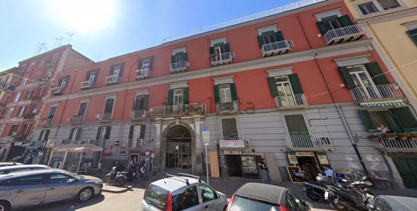 appartamento in vendita a Napoli in zona Chiaia