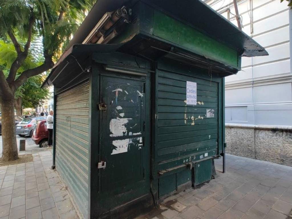 negozio in vendita a Napoli in zona Secondigliano