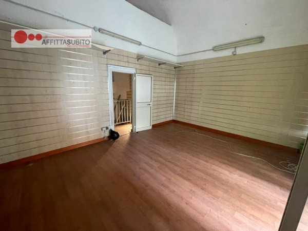negozio in vendita a Napoli in zona Chiaia