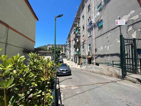 appartamento in vendita a Napoli in zona Bagnoli