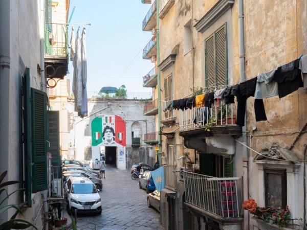 appartamento in vendita a Napoli in zona Chiaia