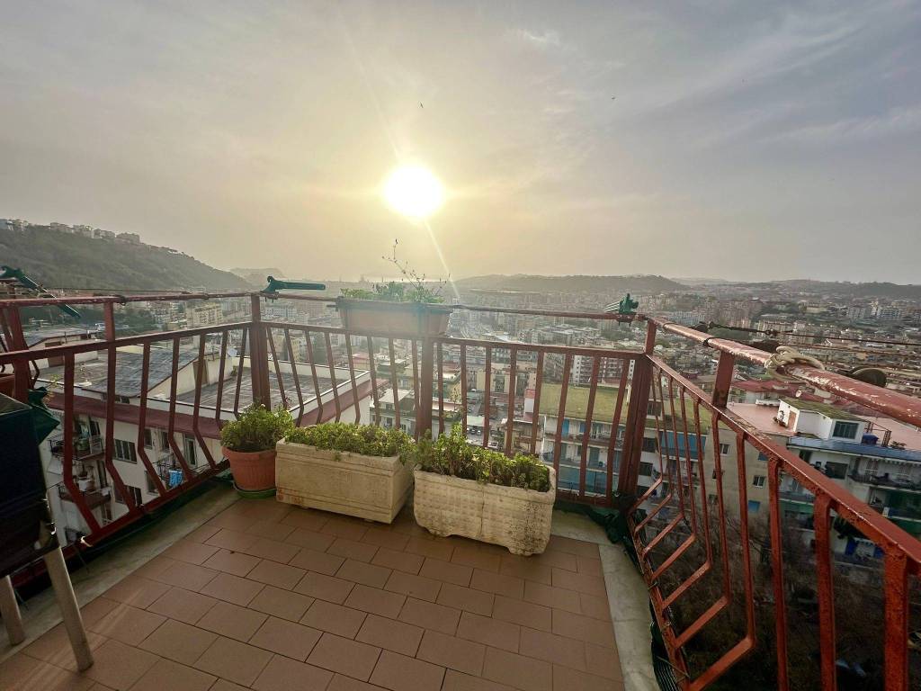 appartamento in vendita a Napoli in zona Fuorigrotta