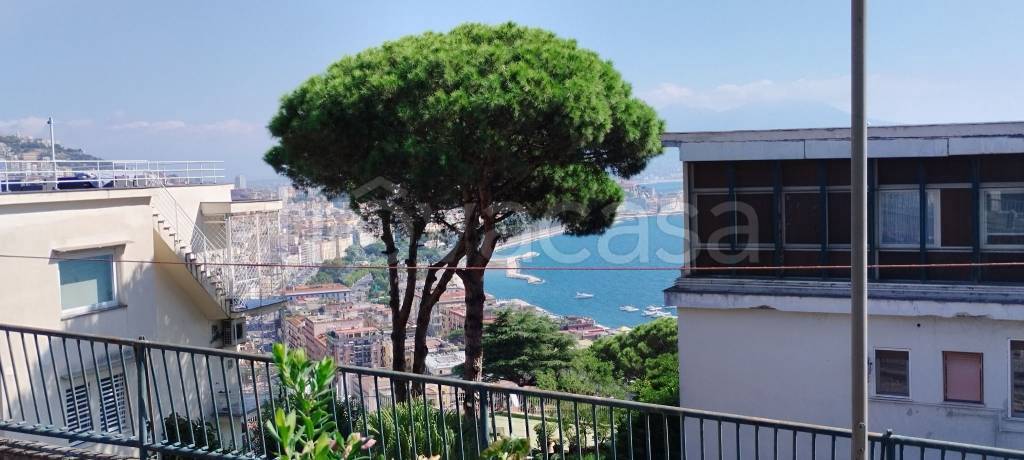 appartamento in vendita a Napoli in zona Posillipo