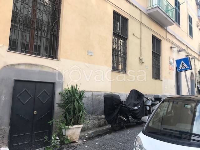 appartamento in vendita a Napoli in zona San Carlo all'Arena