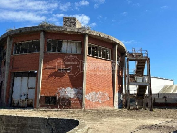 intera palazzina in vendita a Napoli in zona Fuorigrotta