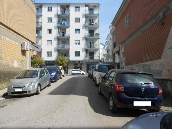locale commerciale in vendita a Napoli in zona Soccavo