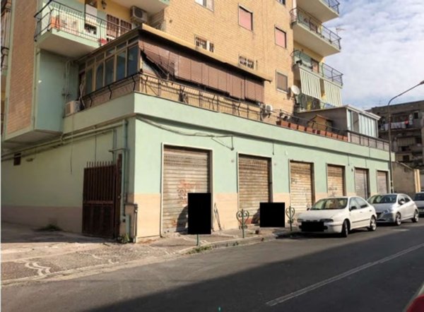 locale di sgombero in vendita a Napoli