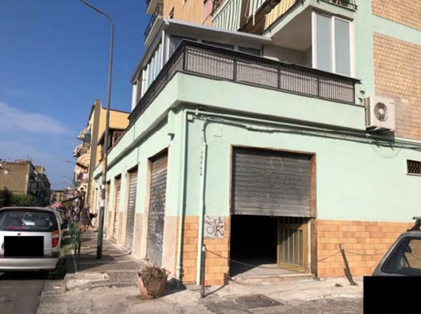 locale commerciale in vendita a Napoli
