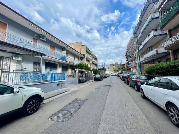 locale commerciale in vendita a Napoli in zona Ponticelli