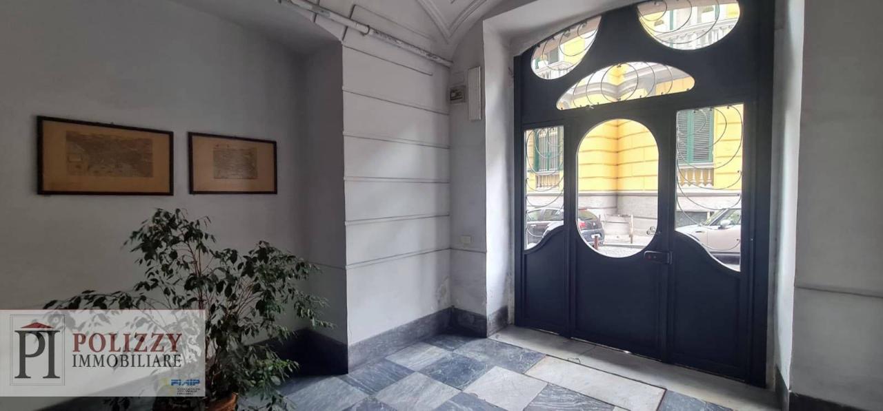appartamento in vendita a Napoli in zona Chiaia