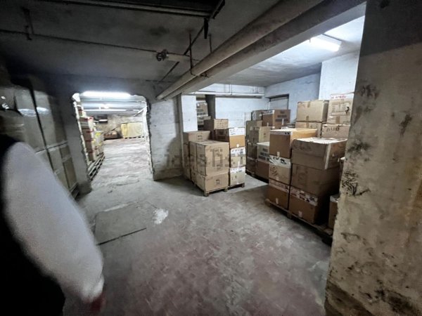 negozio in vendita a Napoli in zona Bagnoli
