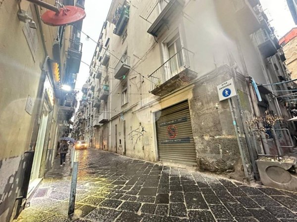locale commerciale in vendita a Napoli
