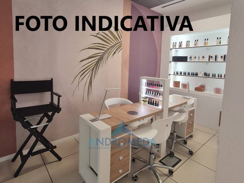 negozio in vendita a Napoli in zona Arenella