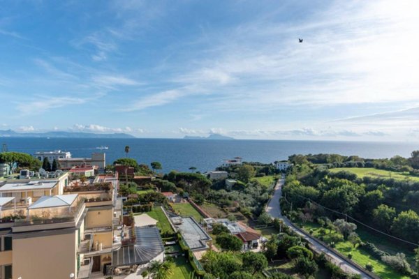 casa indipendente in vendita a Napoli in zona Chiaia