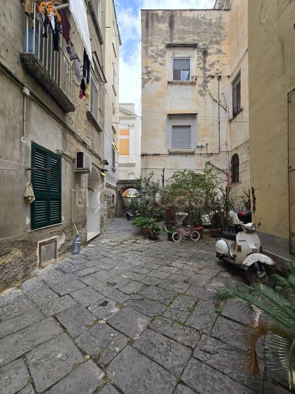 appartamento in vendita a Napoli in zona Chiaia