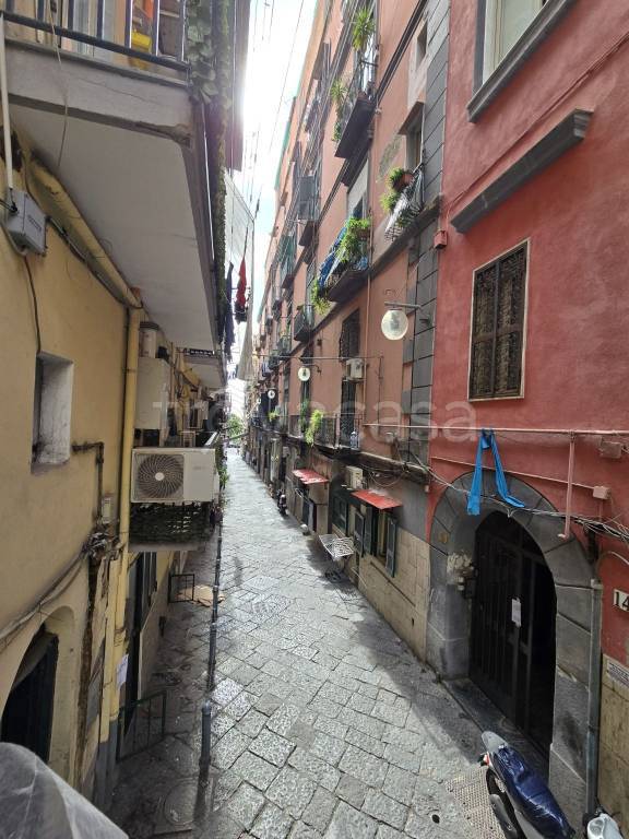 appartamento in vendita a Napoli in zona Chiaia