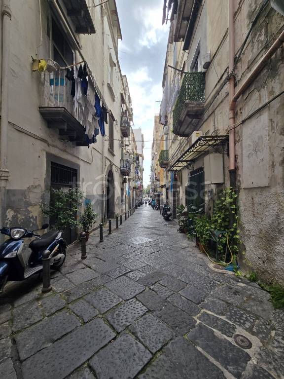 appartamento in vendita a Napoli in zona Chiaia