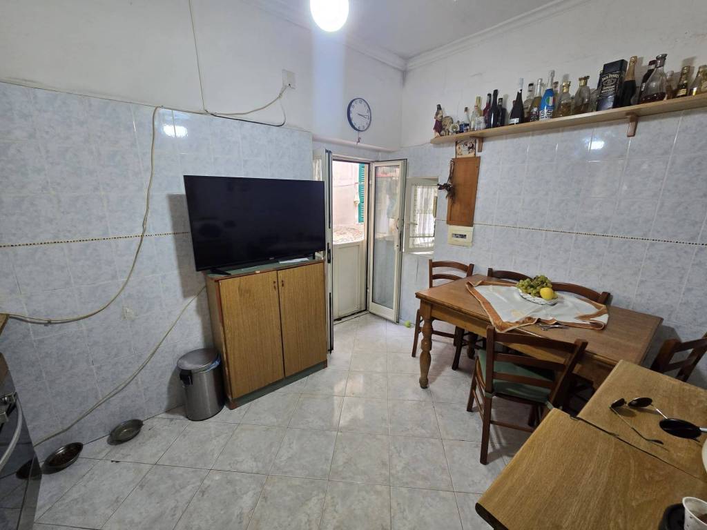 appartamento in vendita a Napoli in zona Chiaia