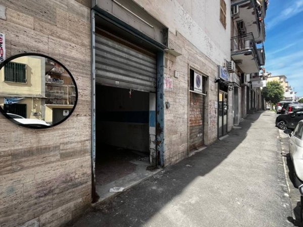 negozio in vendita a Napoli in zona Soccavo