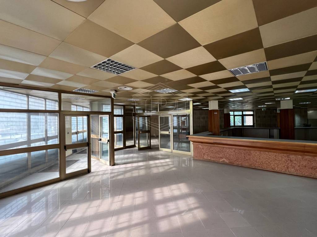 negozio in vendita a Napoli in zona Poggioreale