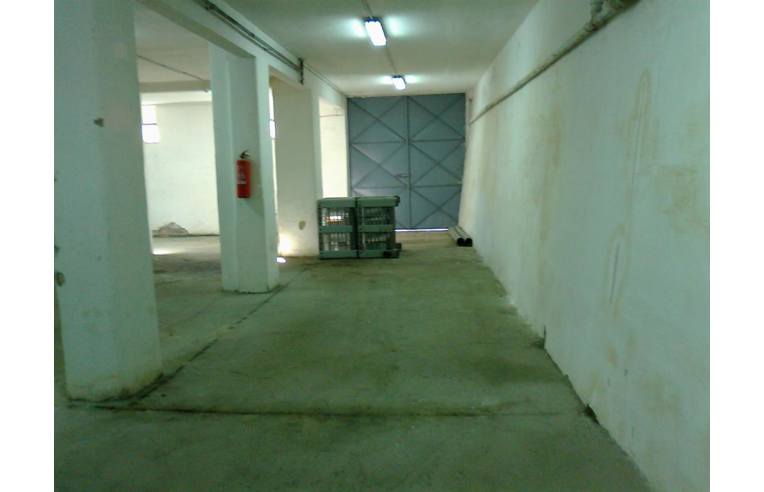 locale di sgombero in vendita a Napoli in zona Porto